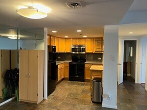 Building Photo - 2016 Main St