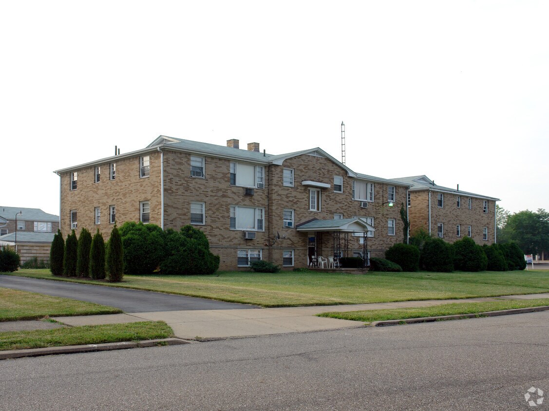 3825 W Tuscarawas St, Canton, OH 44708 Apartments in Canton, OH