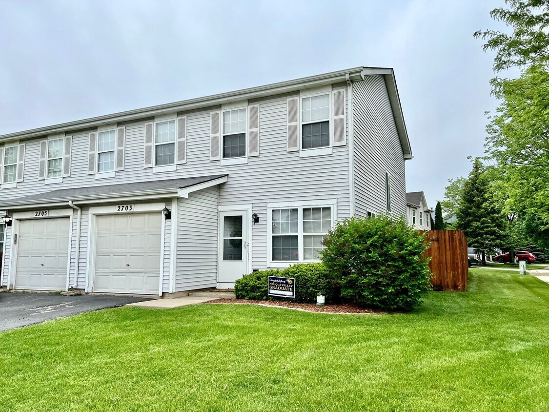 2703 Skylane Dr, Naperville, IL 60564 Townhome Rentals in Naperville IL