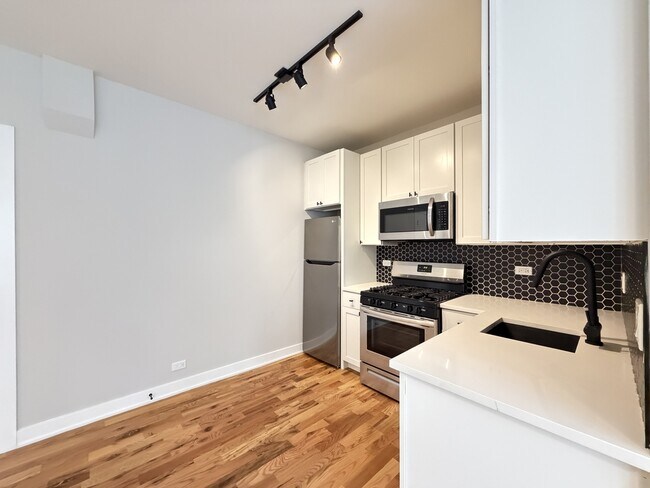 Foto del edificio - 643 W Wrightwood Ave