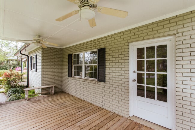 Building Photo - 255 Sunset Dr