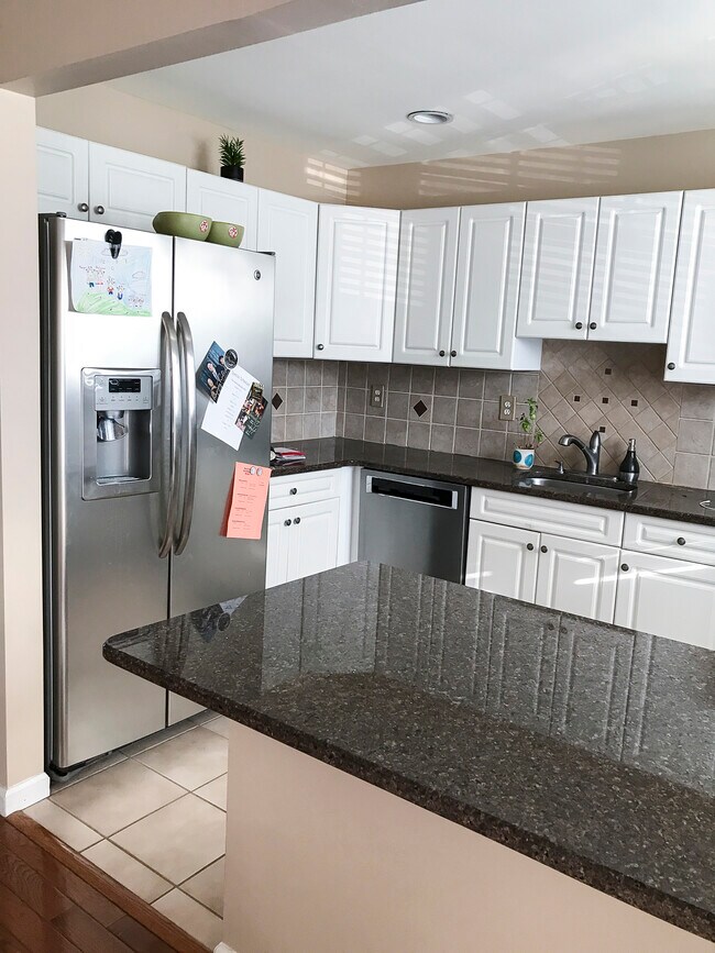 Building Photo - 28 Castle Dr