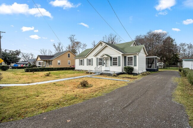 Building Photo - 308 1st Ave