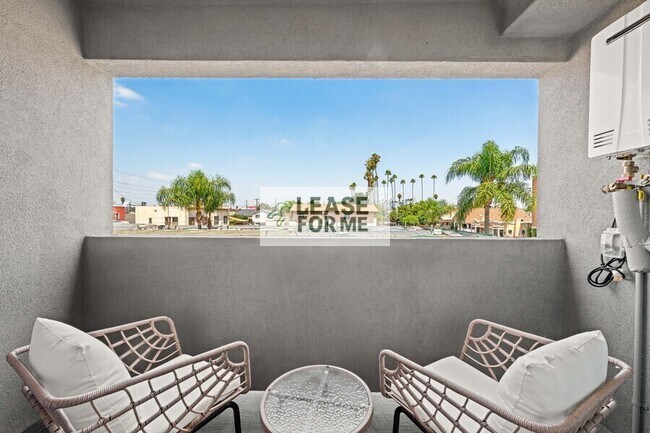 Building Photo - 4347 Woodlawn Ave