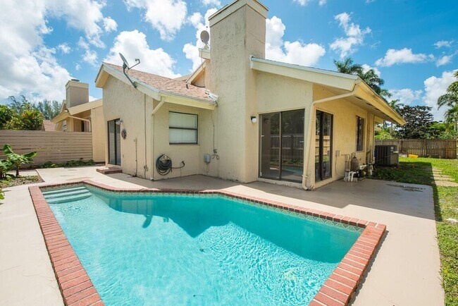 Building Photo - 7591 Sierra Dr E