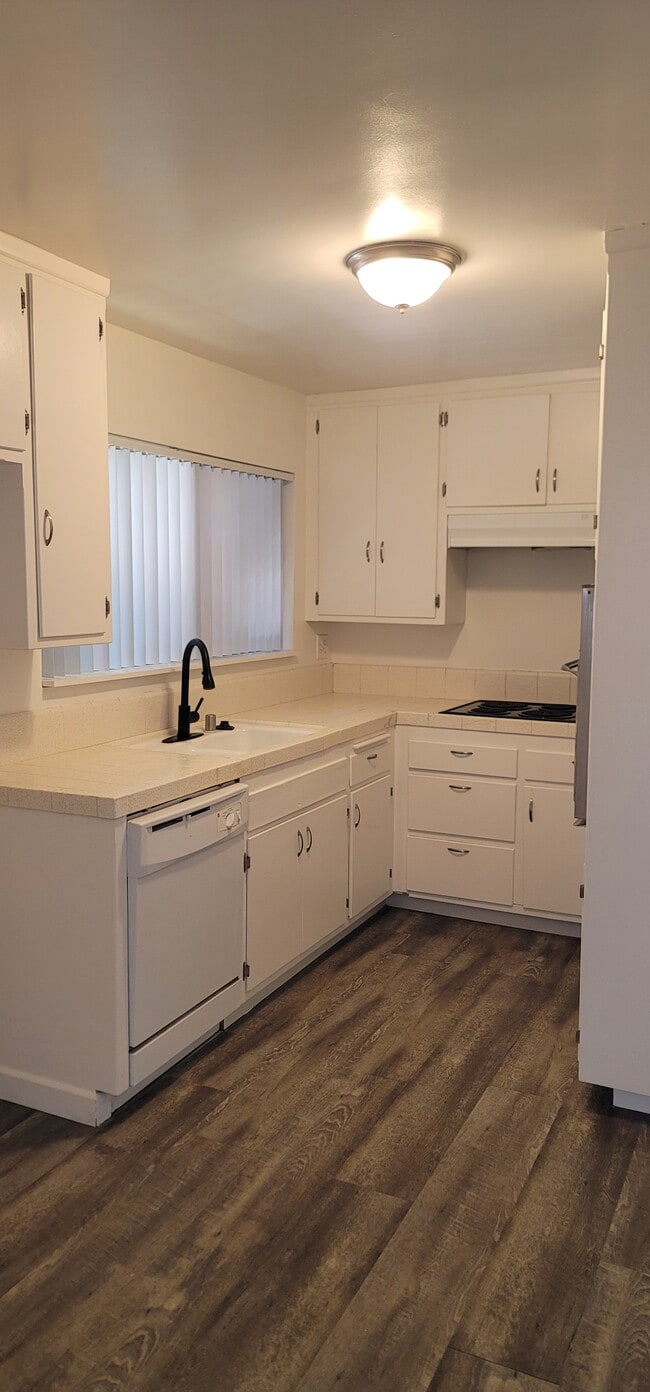 #24 cocina - Via Del Amo Apartments