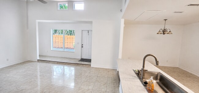 Foto del edificio - 1016 Manor Dr
