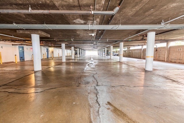 Estacionamiento cubierto - Skyview Apartments