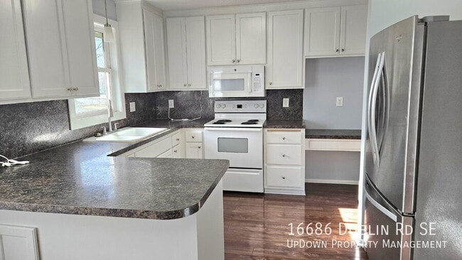 Foto del edificio - 16686 Dublin Rd SE