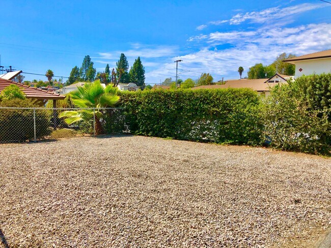 Foto del edificio - Cozy Detached Upstairs Guest House Unit, i...