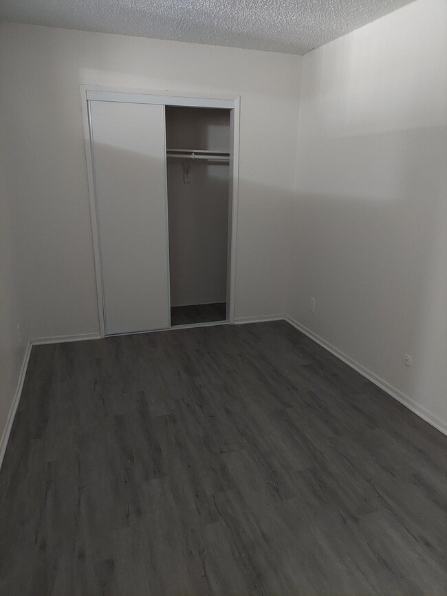 Building Photo - Etiwanda Villas