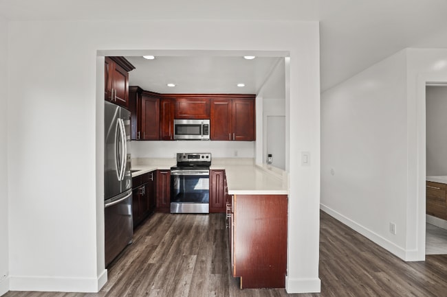 Photo - 1101 N Flower St Apartment