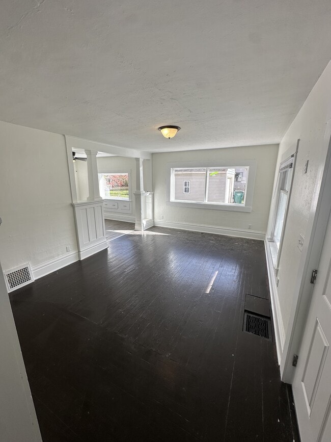 Building Photo - 1023 Bement St