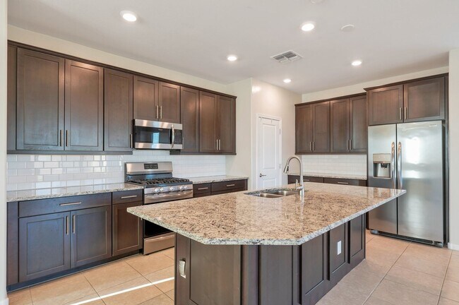 Building Photo - Modern Luxury Living: 4-Bed, 3-Bath Home i...