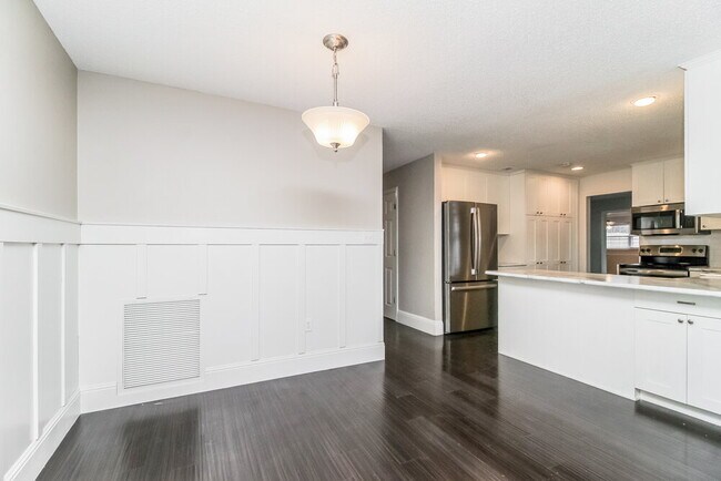 Building Photo - 5306 Royal Oak Dr