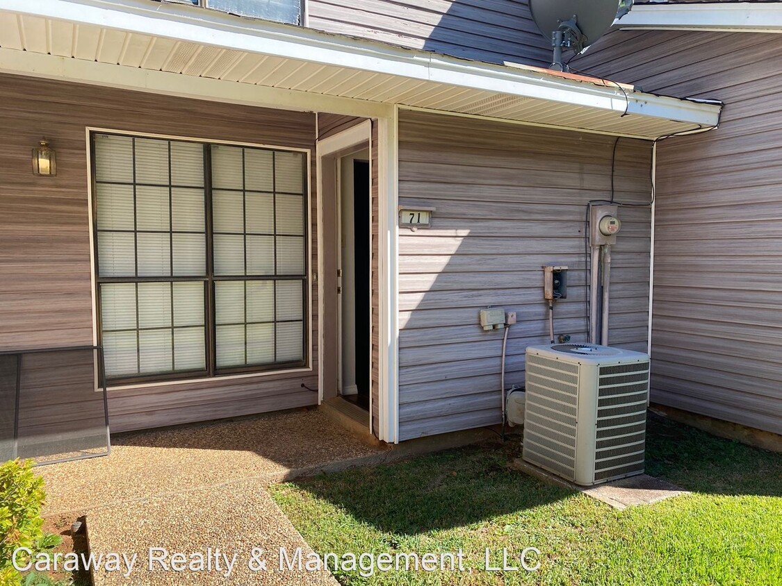 Primary Photo - 2 br, 1.5 bath House - 4111 Pines Rd. #71 ...