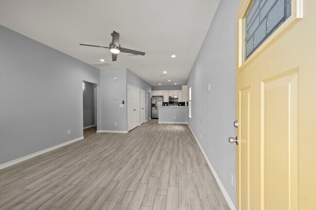 Building Photo - 16670 Meadowcroft St