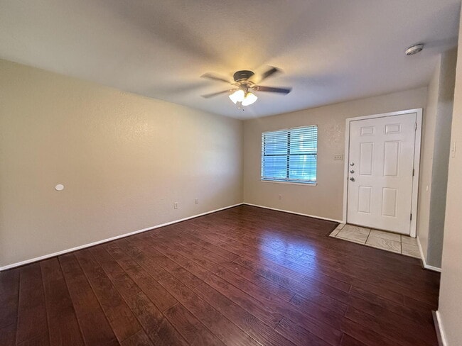 Building Photo - Spacious 2-Bed, 2.5-Bath Townhome in the B...