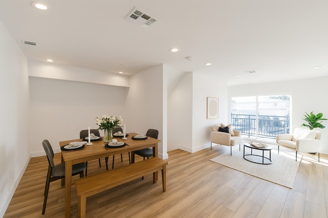 Building Photo - 2808 S Redondo Blvd