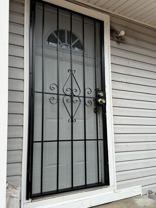 Foto del edificio - 320 E Leavell Woods Dr