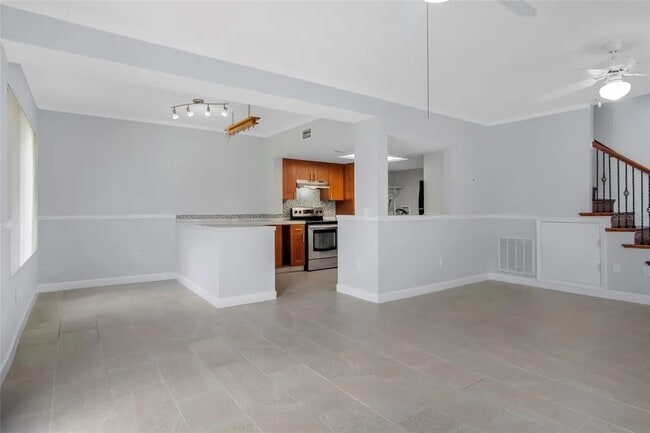 Building Photo - 603 Coconut Palm Way