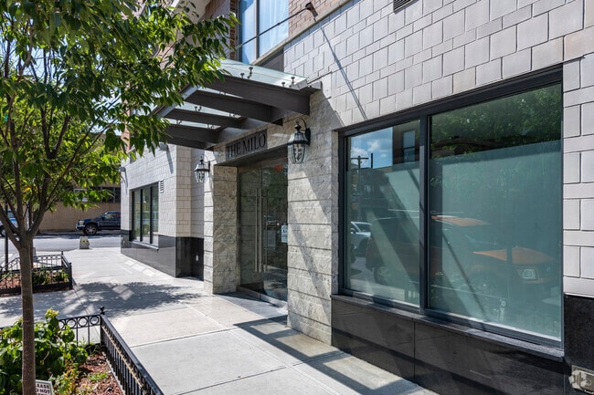 Building Photo - 885 Grand St