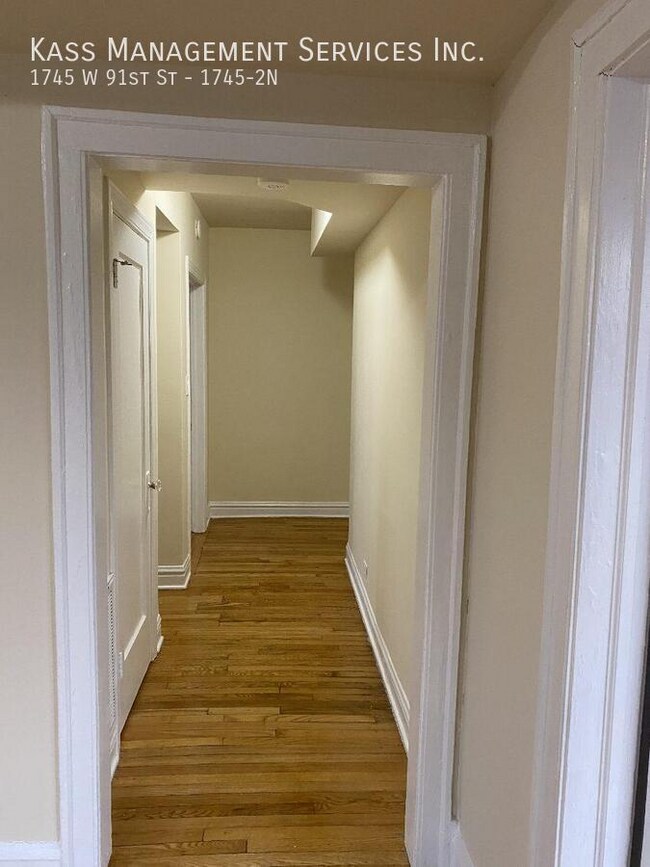 Foto del edificio - 1745 W 91st St