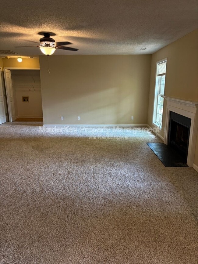 Building Photo - 1401 Ravensthorpe Dr