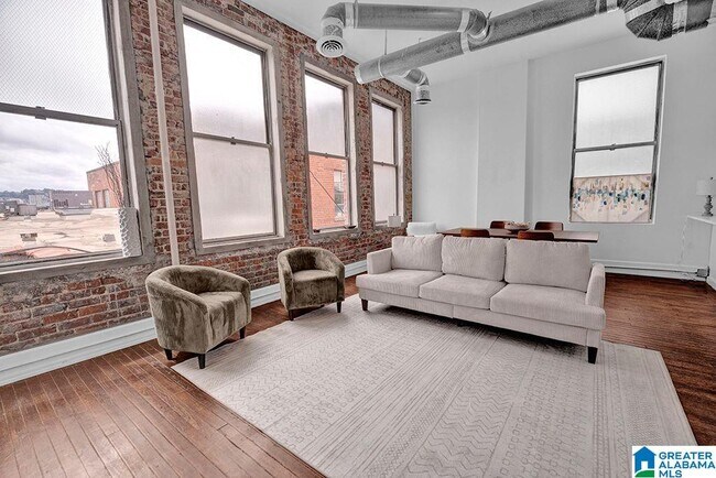 Building Photo - 2119 1st Ave N