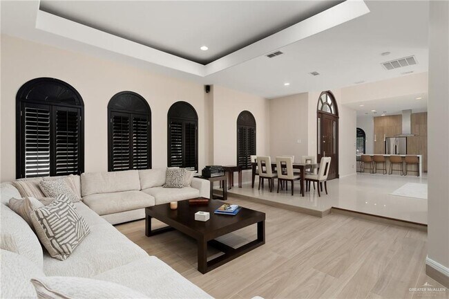 Building Photo - 21 Ben Hogan Dr