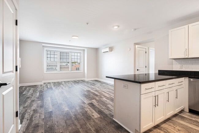 Interior Photo - Third and Central Place