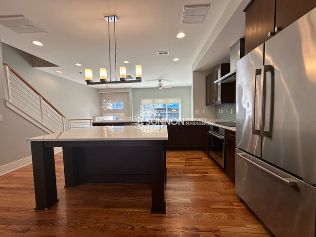 Building Photo - 3 Bed 3 Bath Townhome in South End