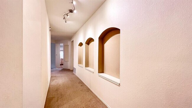 Building Photo - 9622 Dalewood Dr