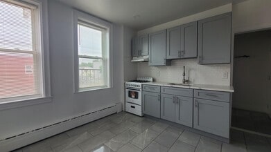 Building Photo - 297 Griffith St