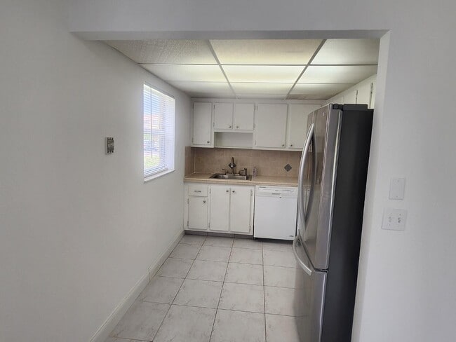 Building Photo - 632 Brittany Ct