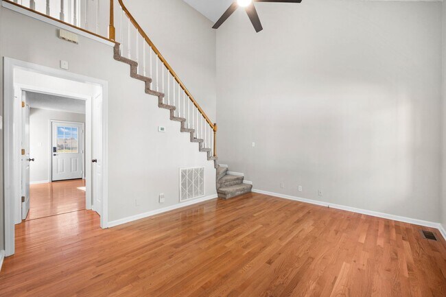 Foto del edificio - Move-In Special Available! Charming Brick Home with Soaring Ceilings & Updated Finishes!
