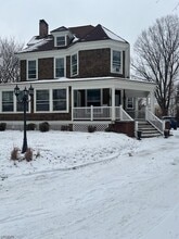 Building Photo - 510 Center St