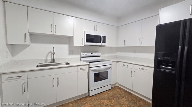 Building Photo - 2019 Colmar Ave