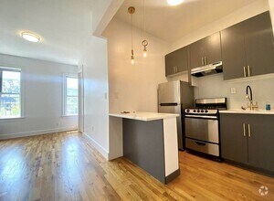 Building Photo - 2025 Paulding Ave