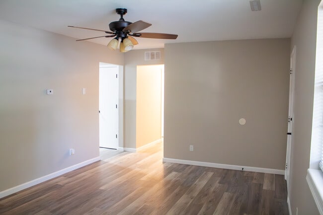 Building Photo - 542 Glacier Dr