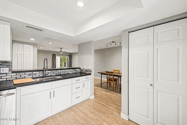 Foto del edificio - 9465 N 92nd St