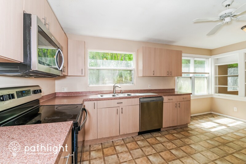 Primary Photo - 1718 Sunset Pl