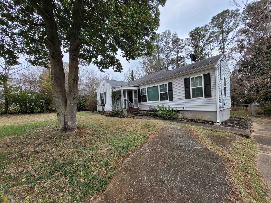 Primary Photo - 1391 Lochland Rd SE