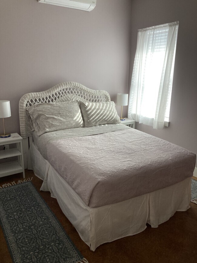 full bed - 1104 Bridge St
