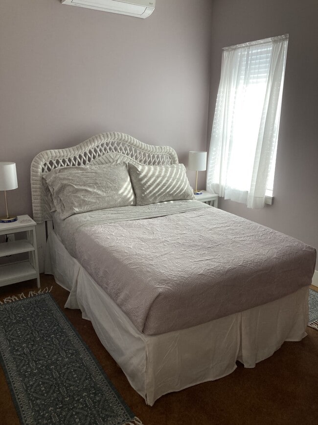 full bed - 1104 Bridge St