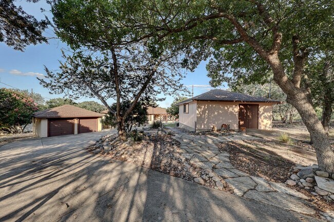 Building Photo - 115 Chaparral Pl W