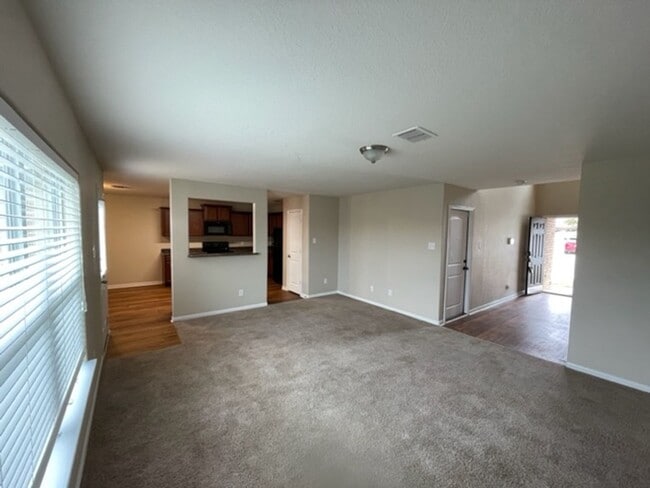 Foto del edificio - Spacious 3-Bedroom Home for Lease in Luckey Ranch off I-90 near Loop 1604