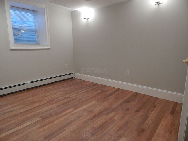 Building Photo - 483 Medford St