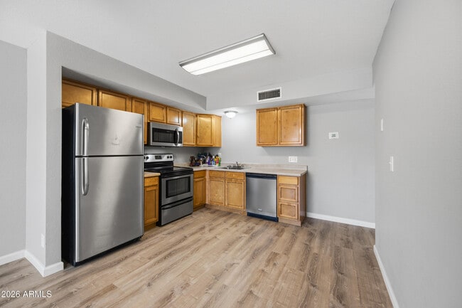 Foto del edificio - 6166 E Glencove St