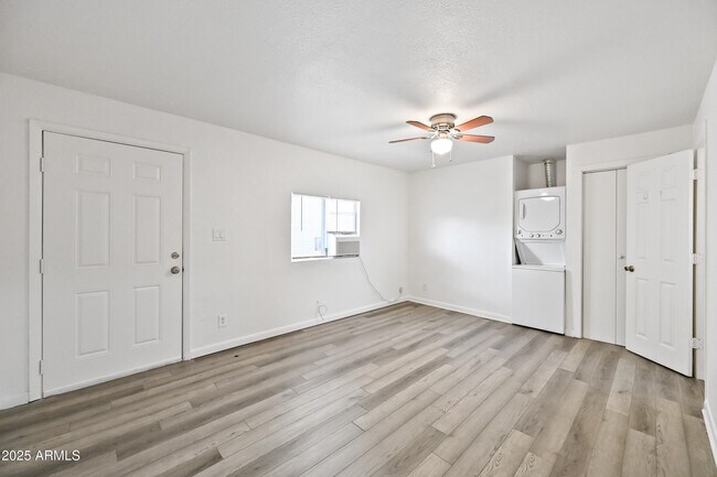 Building Photo - 1241 E McKinley St
